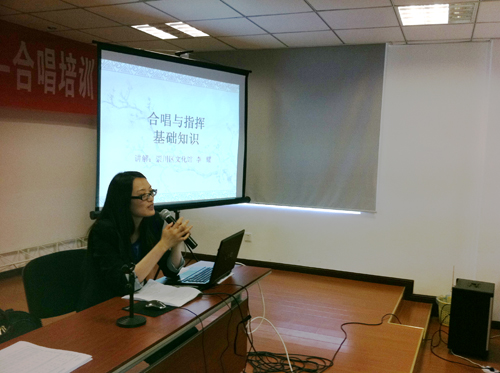 李耀老师任港街道居家养老中心合唱培训